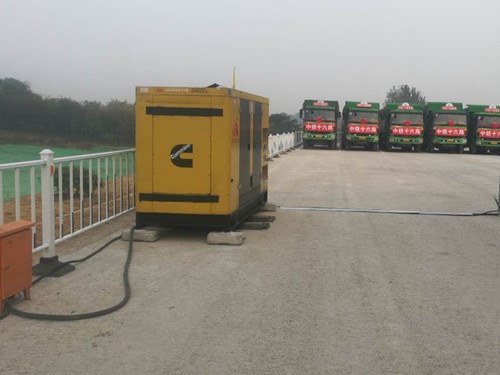 杜集电力系统的稳定性和设备兼容性如何影响发电机组的频率规格？